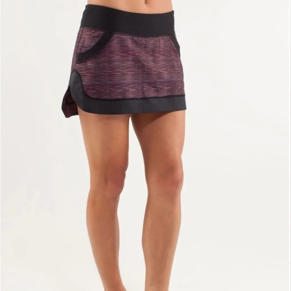 Lululemon Run: For All Skirt sz 4 
Wee Are From Space Black March Multi / Black - Picture 6 of 15